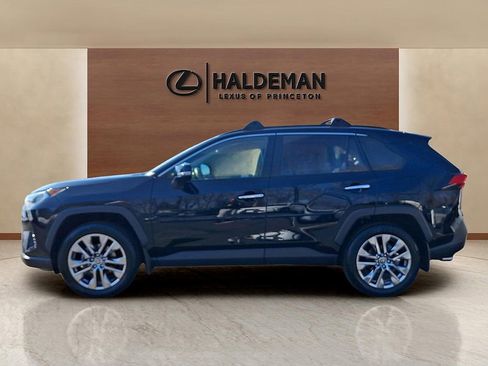 Used 2021 Toyota RAV4 Limited image 4