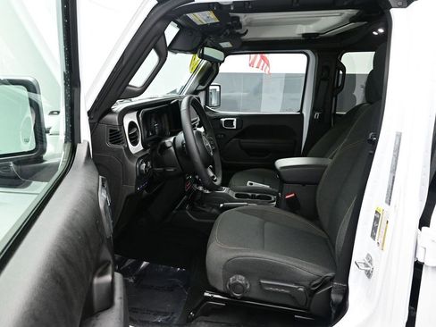 Used 2025 Jeep Wrangler Willys image 11
