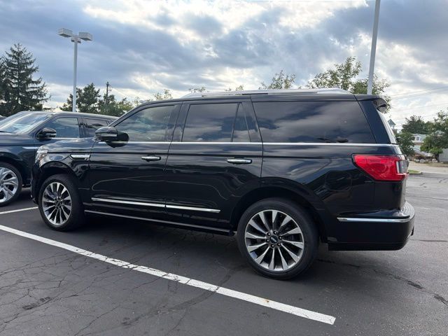 Used 2019 Lincoln Navigator Select RWD image 3