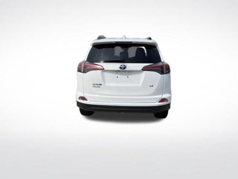Used 2017 Toyota RAV4 LE FWD image 4