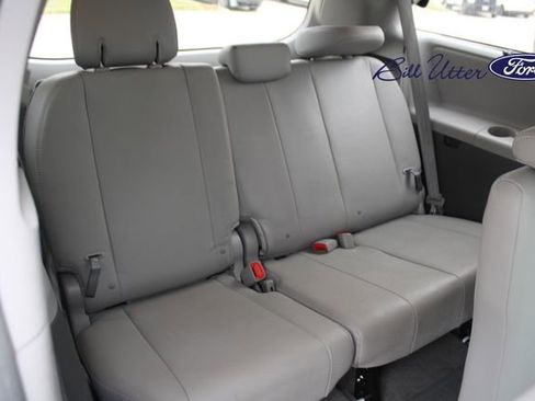 Used 2017 Toyota Sienna XLE Premium FWD image 14