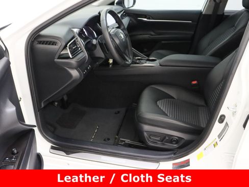 Used 2024 Toyota Camry SE image 14