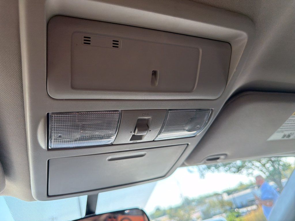 Used 2018 Nissan Titan SV AWD/4WD image 35