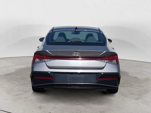 Used 2025 Hyundai Elantra SEL FWD image 4