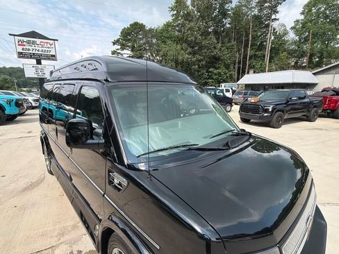 Used 2015 Chevrolet Express 2500 RWD image 25