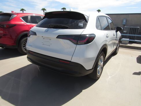 Used 2024 Honda HR-V LX image 3