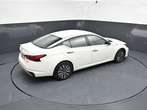 Used 2025 Nissan Altima 2.5 SV FWD image 38