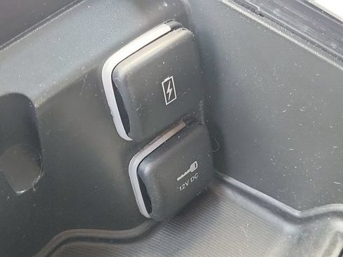 Used 2023 Chrysler Pacifica Limited FWD image 21
