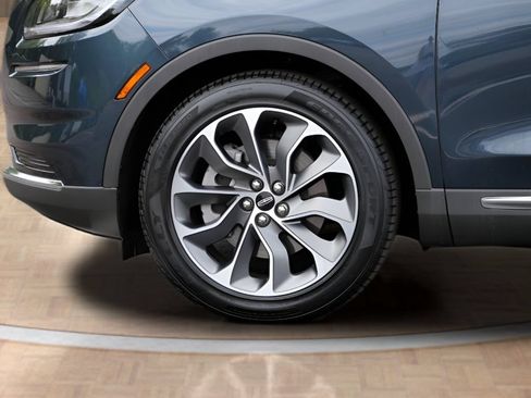 Certified 2023 Lincoln Nautilus Reserve w/ Luxury Package AWD/4WD image 9