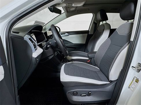 New 2025 Volkswagen Taos SE image 11