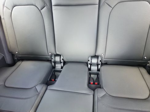 Used 2025 Land Rover Defender 130 X-Dynamic SE image 26