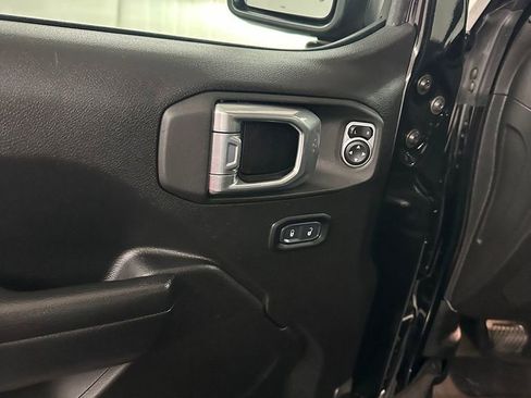 Used 2023 Jeep Wrangler Unlimited Rubicon 4xe w/ Cold Weather Group AWD/4WD image 9