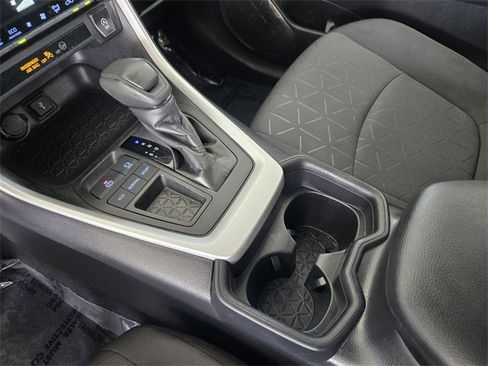 Used 2021 Toyota RAV4 XLE image 19