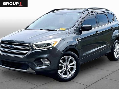 Used 2017 Ford Escape SE w/ Equipment Group 201A FWD image 1