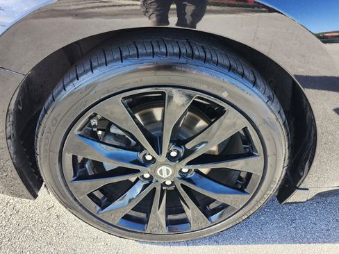 Used 2017 Nissan Maxima SR w/ Midnight Edition image 25