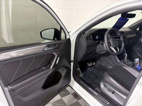 Used 2022 Volkswagen Tiguan SE R-Line AWD/4WD image 12