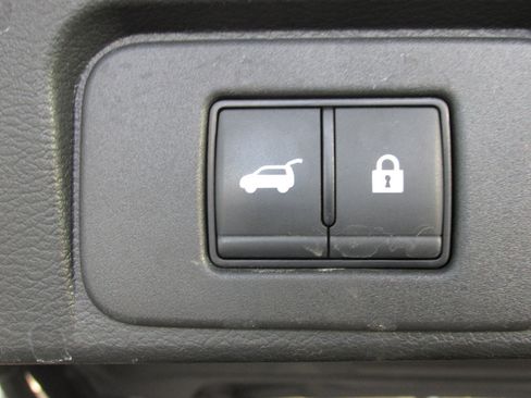 Used 2024 Nissan Rogue SV image 33