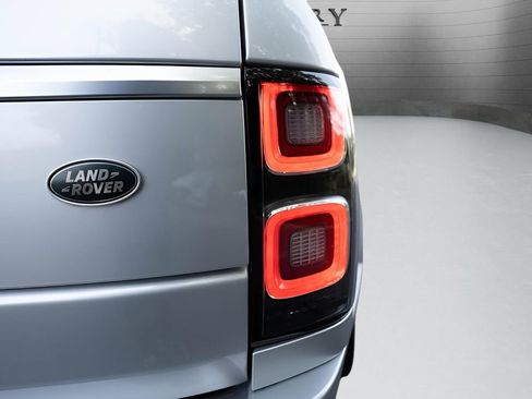 Used 2020 Land Rover Range Rover HSE image 17