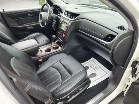 Used 2014 Chevrolet Traverse LTZ FWD image 18