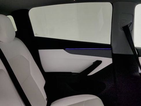 Used 2026 Tesla Model Y 2WD image 36