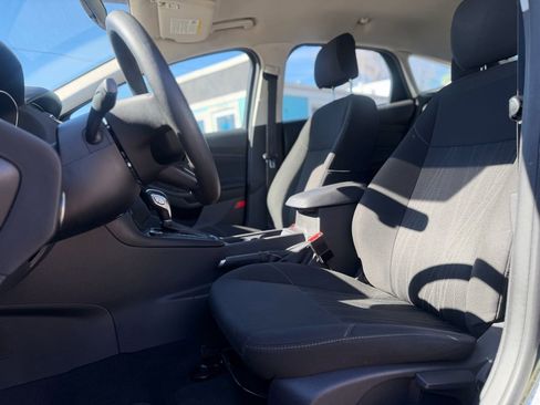 Used 2017 Ford Focus SE FWD image 9