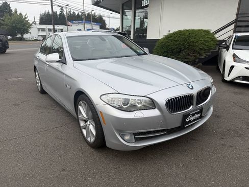 Used 2011 BMW 535i Sedan RWD image 4