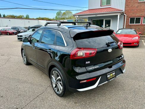 Used 2018 Kia Niro Touring FWD image 6