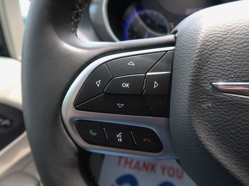 Used 2023 Chrysler Pacifica Touring-L FWD image 28