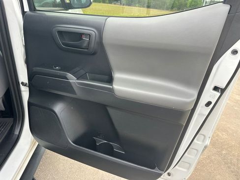 Used 2022 Toyota Tacoma SR AWD/4WD image 16