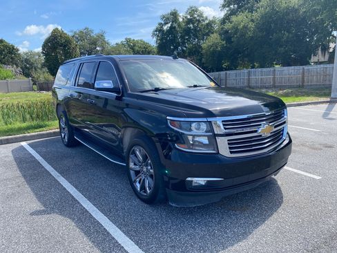 Used 2018 Chevrolet Suburban Premier AWD/4WD image 5