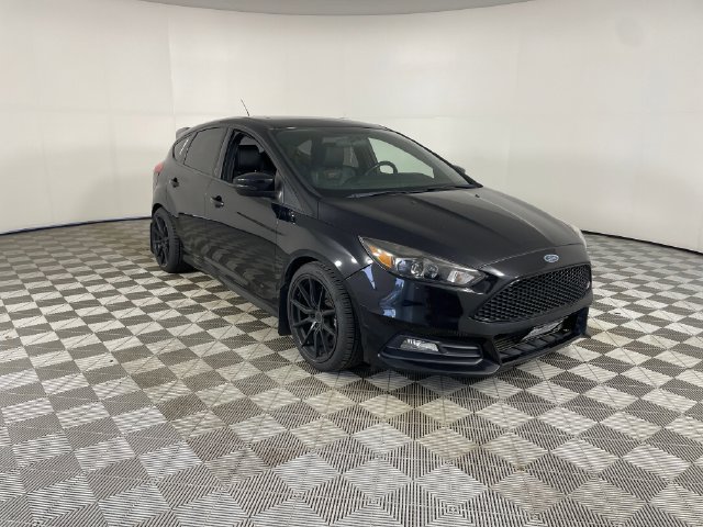 Used 2017 Ford Focus ST w/ Equipment Group 402A FWD image 19
