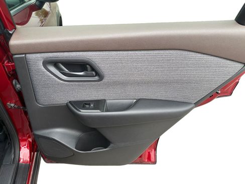 Used 2023 Nissan Rogue S AWD/4WD image 21
