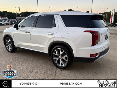 Used 2022 Hyundai Palisade SEL w/ Premium Package FWD image 2