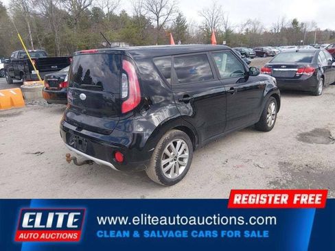 Used 2017 Kia Soul + image 8