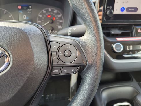 Used 2025 Toyota Corolla LE image 18