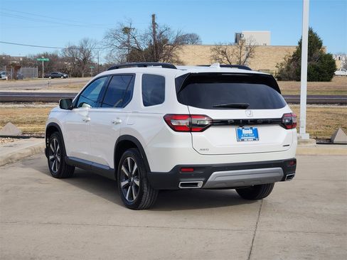 Certified 2025 Honda Pilot Touring image 7