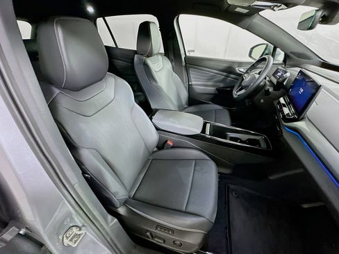 Used 2023 Volkswagen ID.4 S image 31
