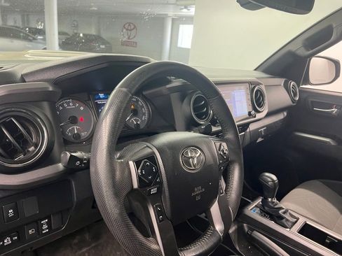 Used 2022 Toyota Tacoma TRD Sport w/ TRD Premium Sport Package image 7