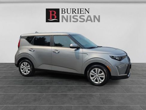 Used 2023 Kia Soul LX FWD image 7