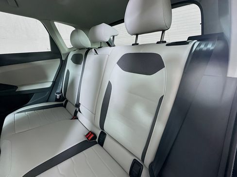 New 2025 Volkswagen Taos SE w/ Panoramic Sunroof Package image 23