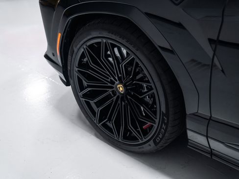 Used 2025 Lamborghini Urus SE image 34