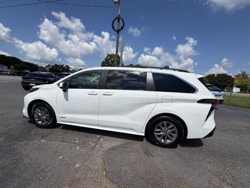 Used 2021 Toyota Sienna LE FWD image 9