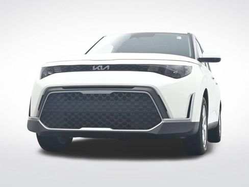 Used 2025 Kia Soul LX w/ LX Technology Package FWD image 31