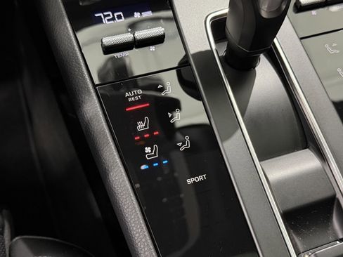 Certified 2025 Porsche Macan image 38