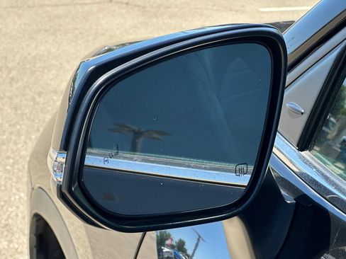 Used 2022 Toyota Highlander XLE AWD/4WD image 52