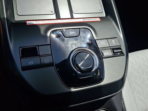 New 2026 Subaru Solterra AWD/4WD image 10