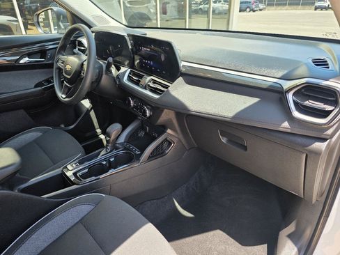 Used 2025 Chevrolet TrailBlazer LS w/ LS Convenience Package FWD image 18