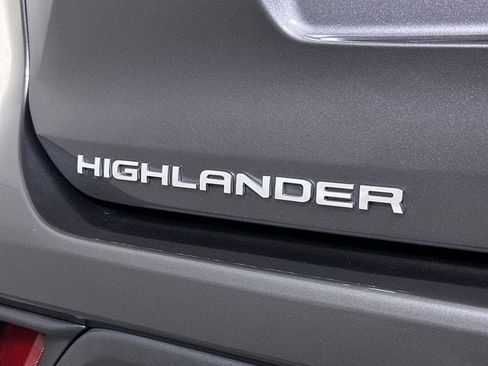 Used 2023 Toyota Highlander XLE AWD/4WD image 32