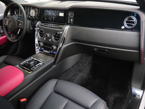 Used 2026 Rolls-Royce Cullinan AWD/4WD image 32