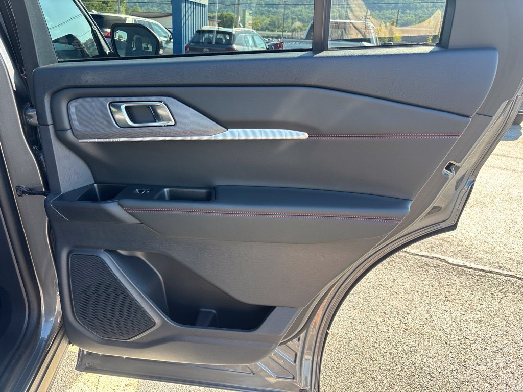 Used 2025 Ford Explorer ST-Line AWD/4WD image 37